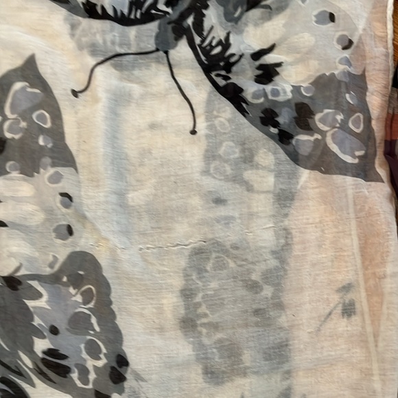 An assortment of scarves! - Picture 7 of 8